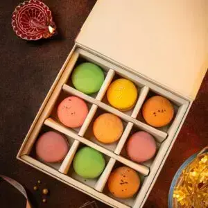 Box of 9 Macarons