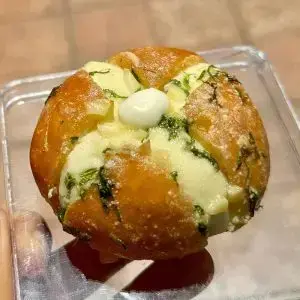 Korean-cream-cheese-bun
