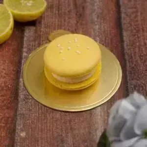 Lemon macaron